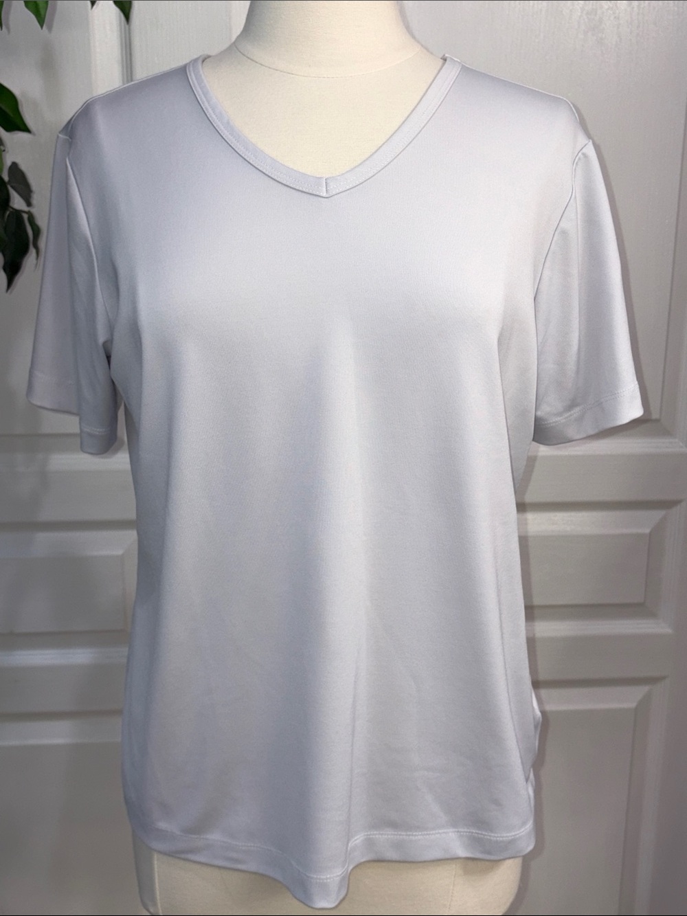 👚Susan Graver Essentials Butterknit V-neck Short Sleeve Top ~ Mystic Ivory